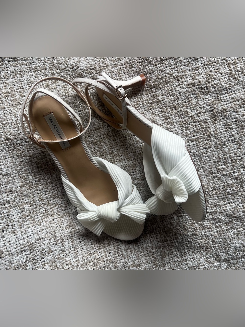 Size 9 Saks Fifth Avenue Sammy Pleated Bow Kitten Heel Sandals White Brand New